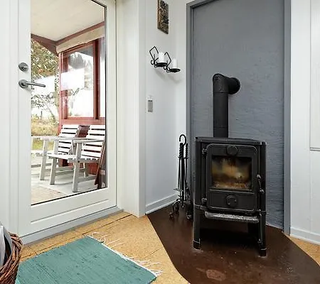 Two-bedroom Holiday In 4 *